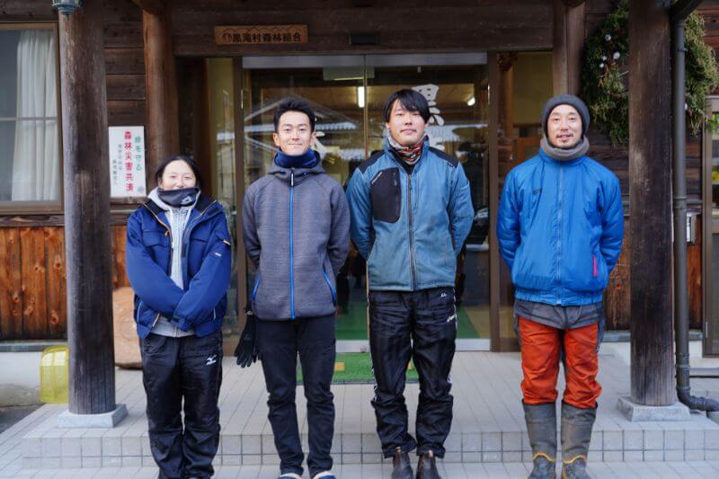 左から安崎さん、谷本さん、上山さん、野口さん。毎日天候によって作業内容が変わる