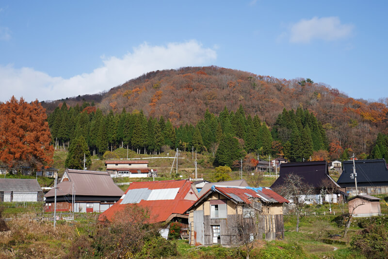 丹後半島の山間部に位置する上世屋。伝統的な日本家屋も多く残されている