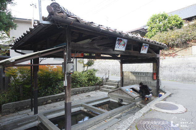 大慈寺（だいじじ）のそばにある水場「青龍水」。今でも生活用水として使われている